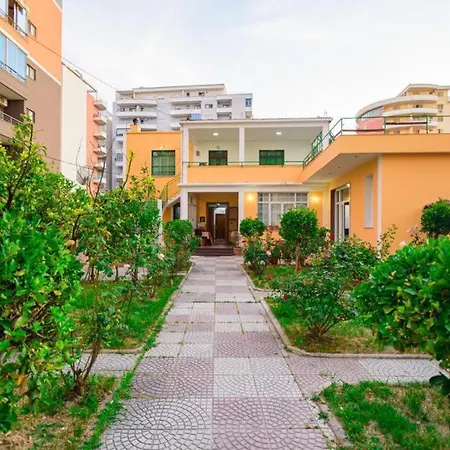 דירה Jon Apartment's *