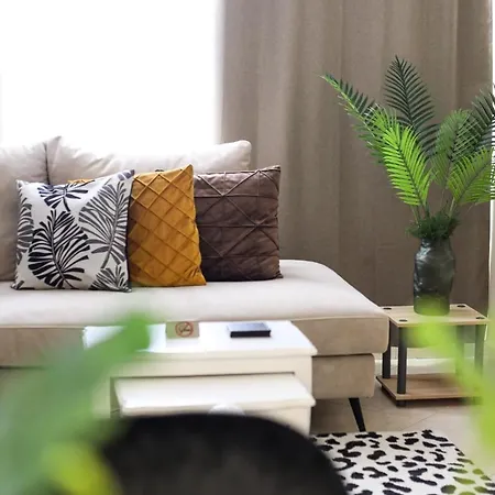 דירה Jon Apartment's *