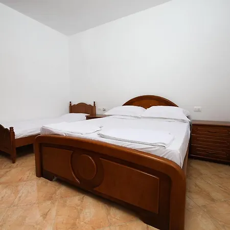 Jon Apartment's Vlorë