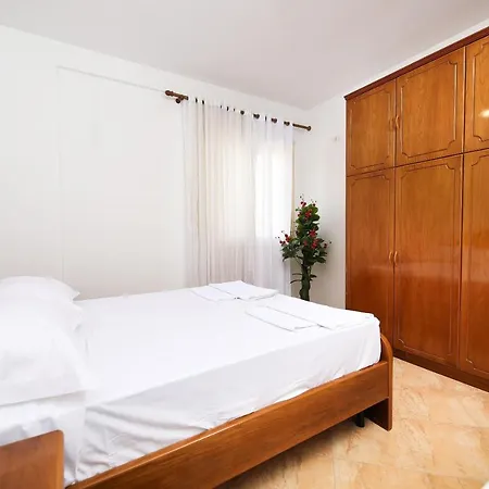 Jon Apartment's Vlorë
