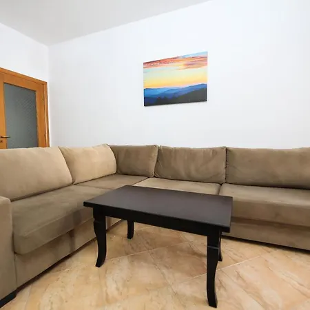 דירה Jon Apartment's *