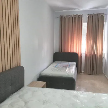 דירה Jon Apartment's *